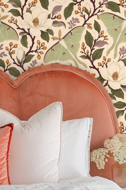 Wallpaper viewed in sunlight showing true colors and texture on wall