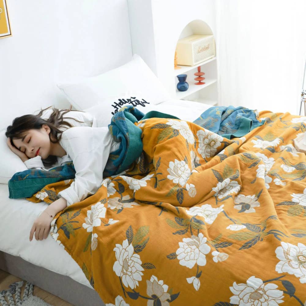 Sunshine Floral Quilt by Moderny — view 5