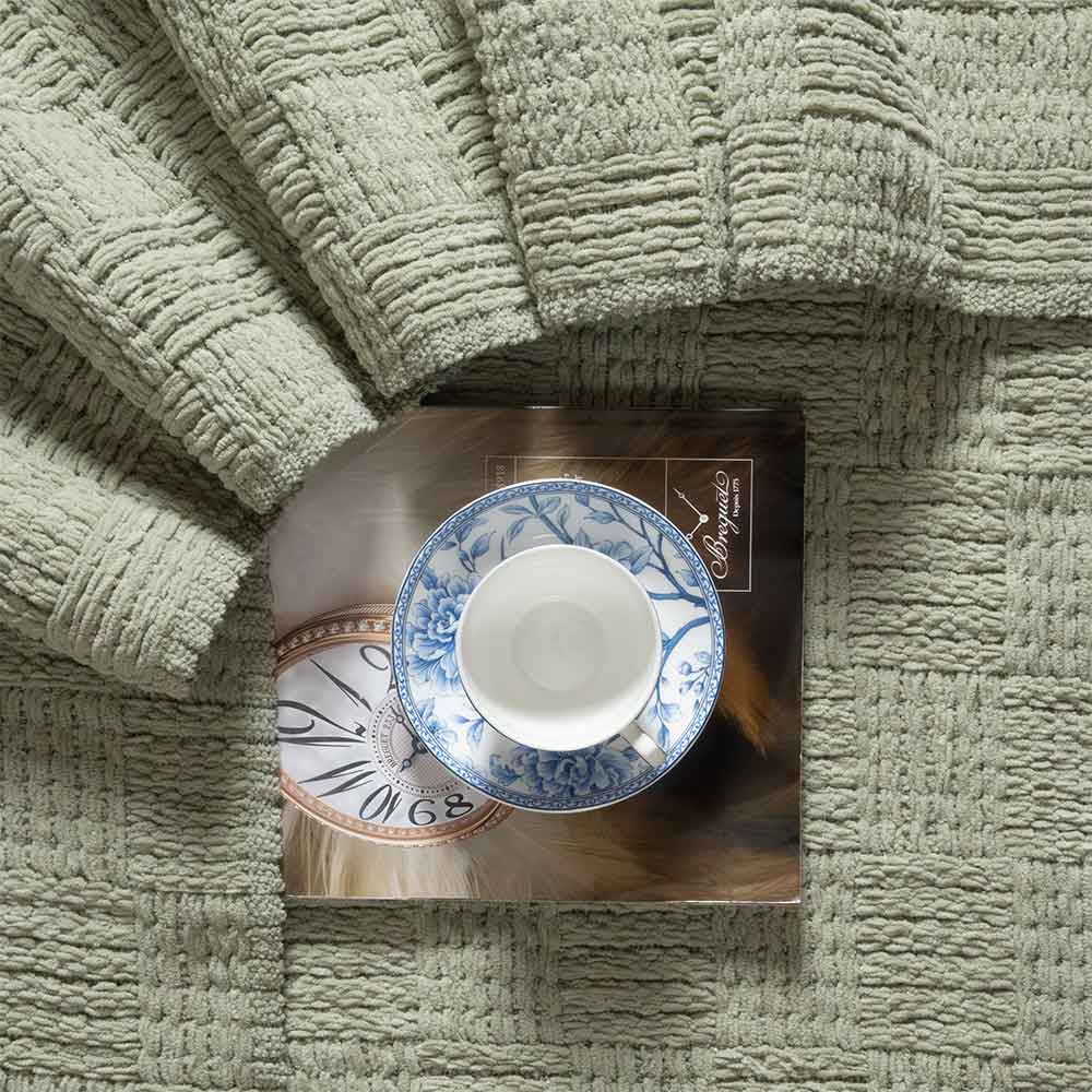 Kathy Ireland Oversized Chenille Fringed Basket Throw by Bed Bath Fashions — view 18