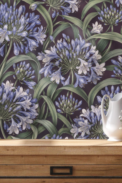 Detail of blue and white agapanthus flower clusters in Agapanthus Rainwheel wallpaper pattern.