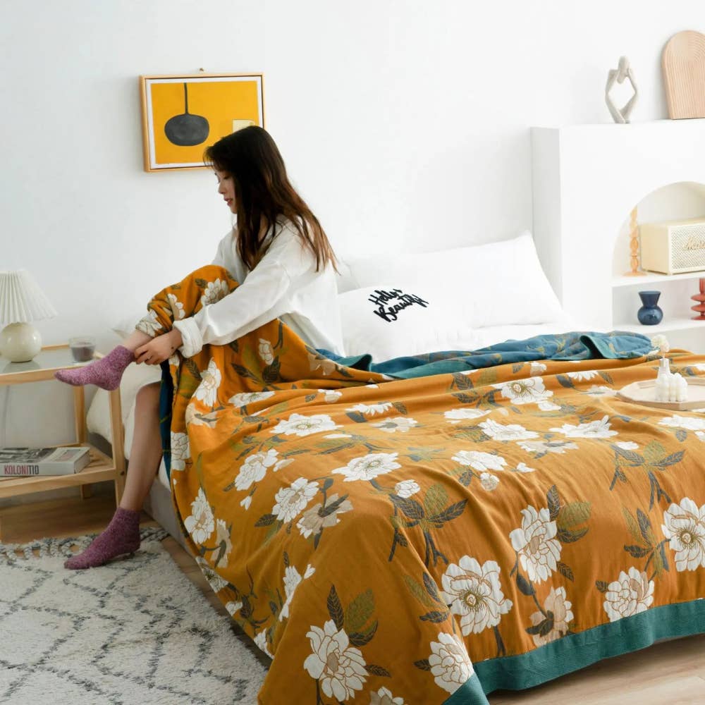 Sunshine Floral Quilt by Moderny