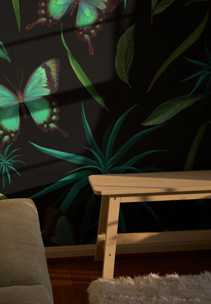 Lueur de minuit tropicale avec papillons