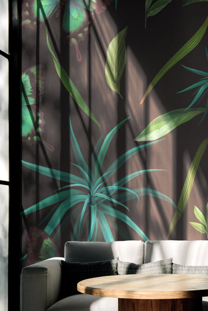 Lueur de minuit tropicale avec papillons