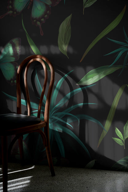 Lueur de minuit tropicale avec papillons