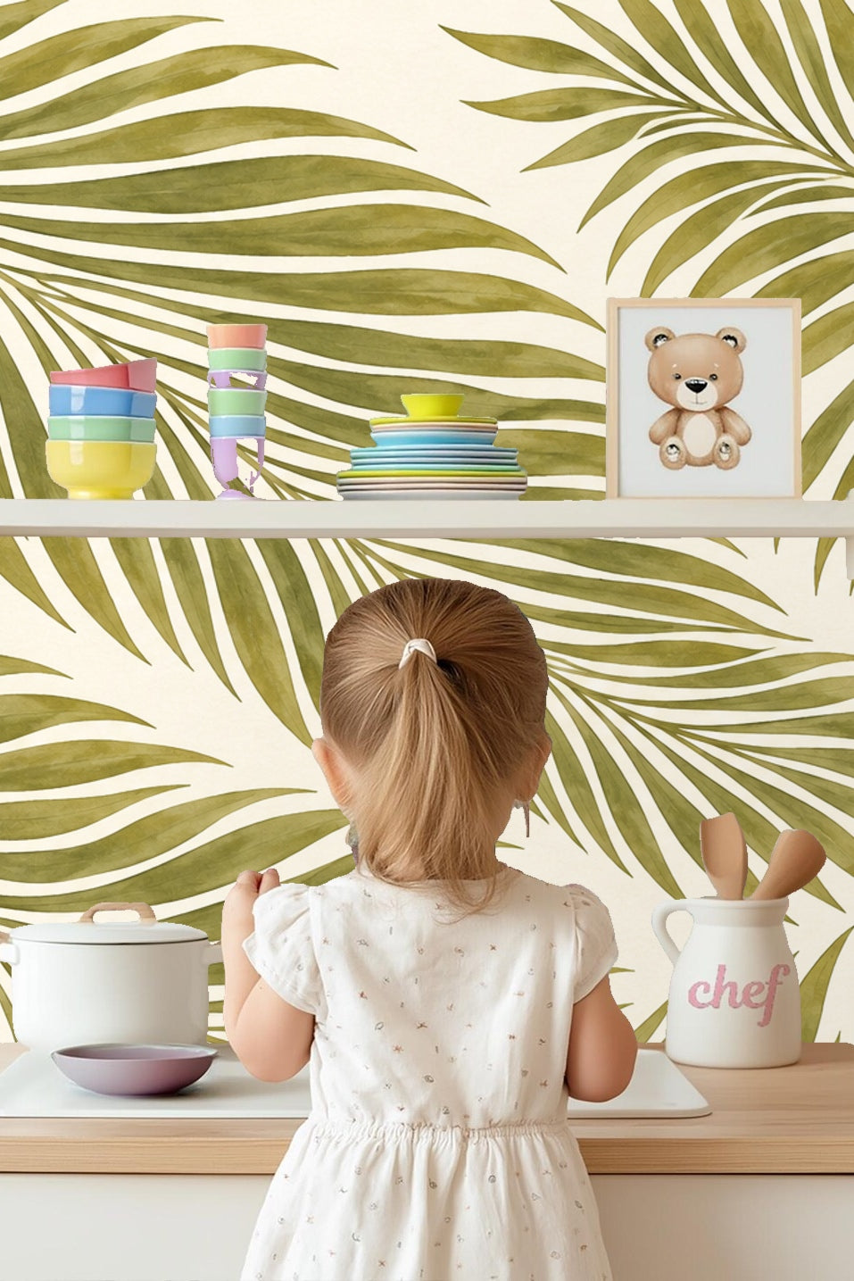 Visible leaf curves and lines in the wallpaper showing naturalistic brushwork