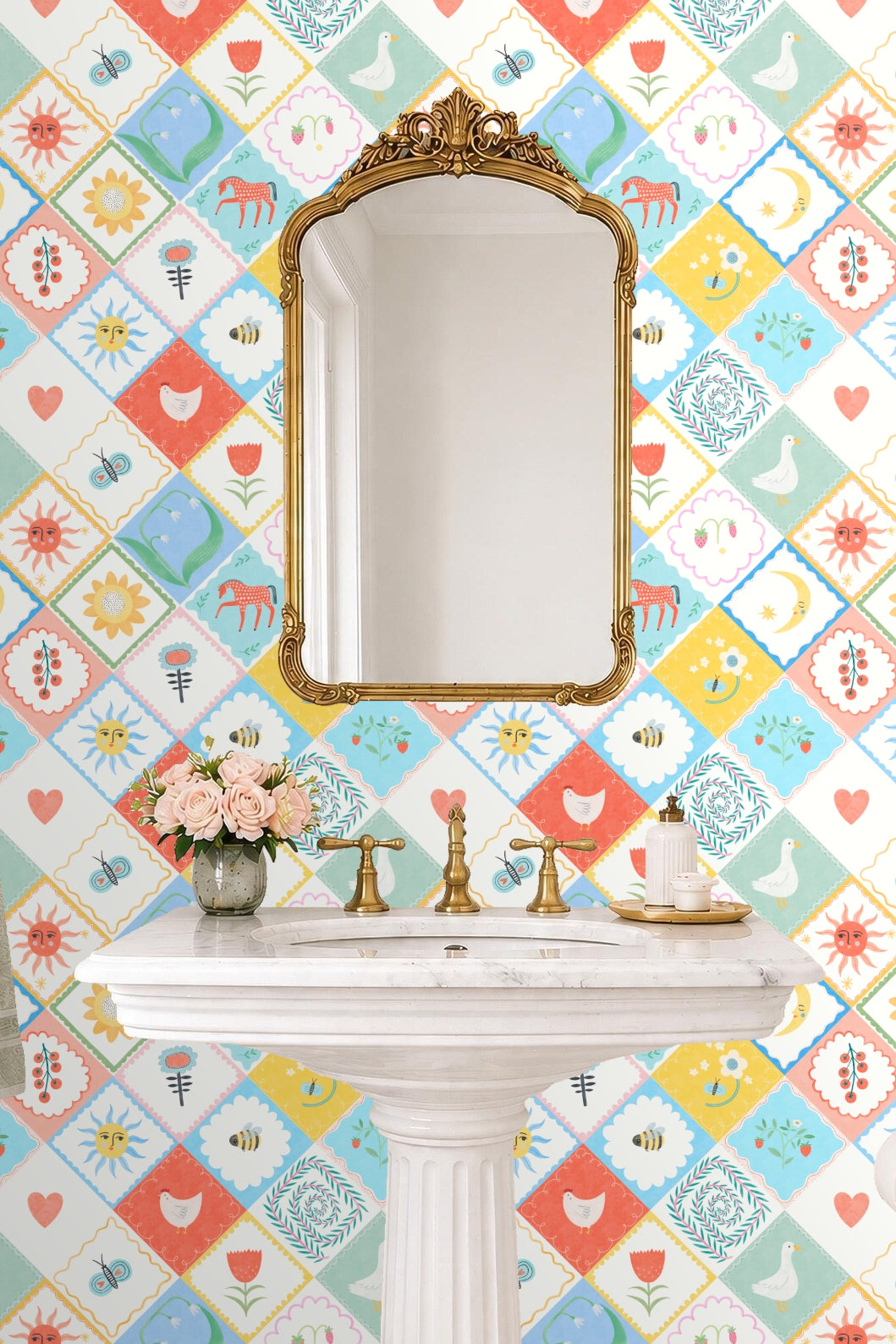 Diamond patterned wallpaper in playful folk style on white background