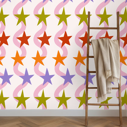 Floor-to-ceiling wallpaper view highlighting the alternating star colors and generous repeat scale